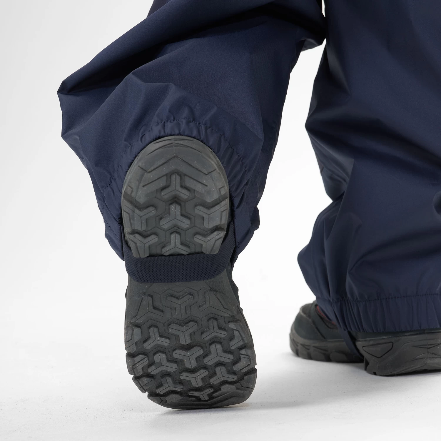 Quechua Kids’ Waterproof Hiking Salopettes - Aged 2-6 10 Quechua Kids’ Waterproof Hiking Salopettes - Aged 2-6 - Image 8